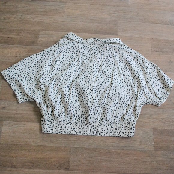 American Eagle Animal Print Black White Collared Wrap Top Size Large - Picture 2 of 4